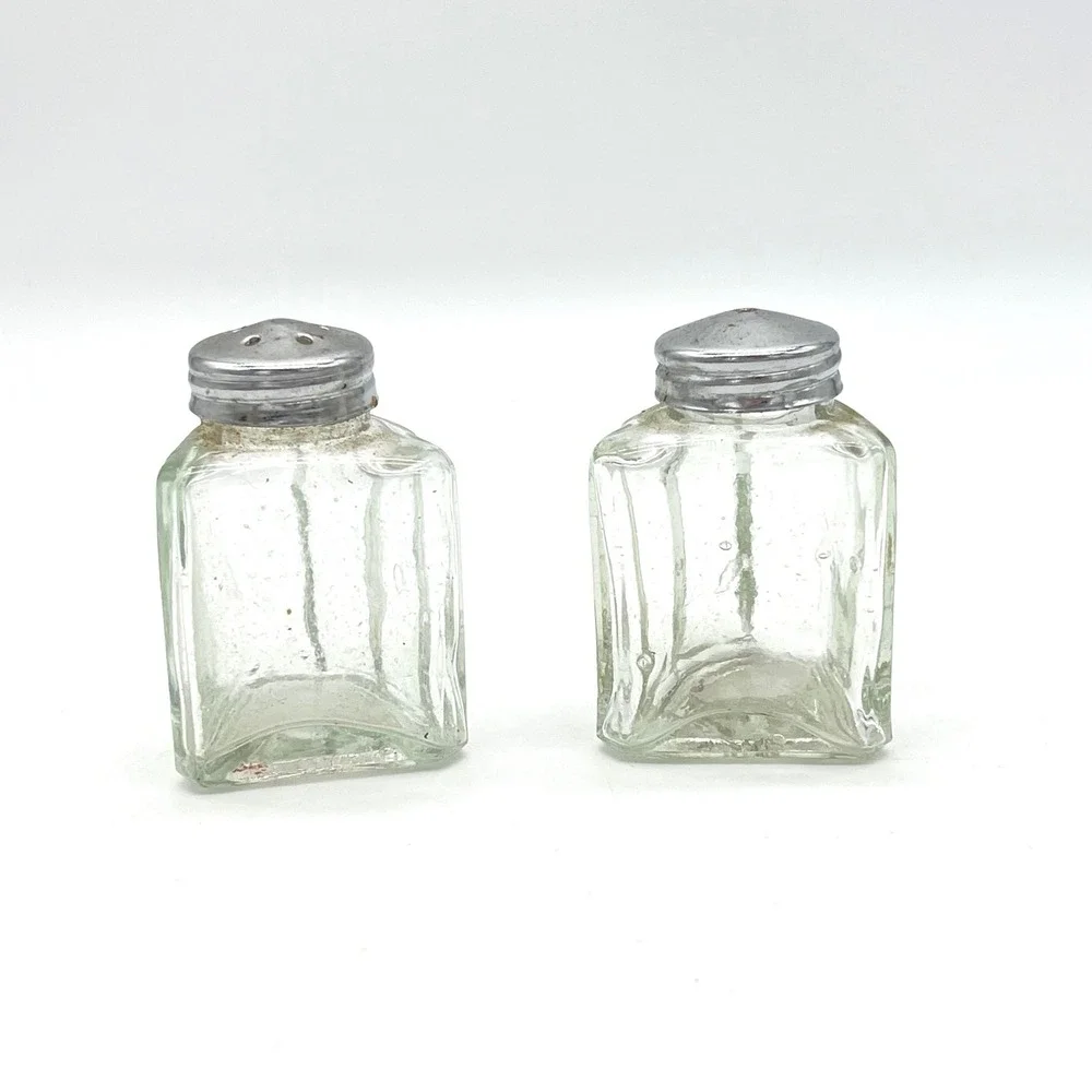 Vintage Triangular Ribbed Glass Salt and Pepper Shakers Set with Metal‎ Lids